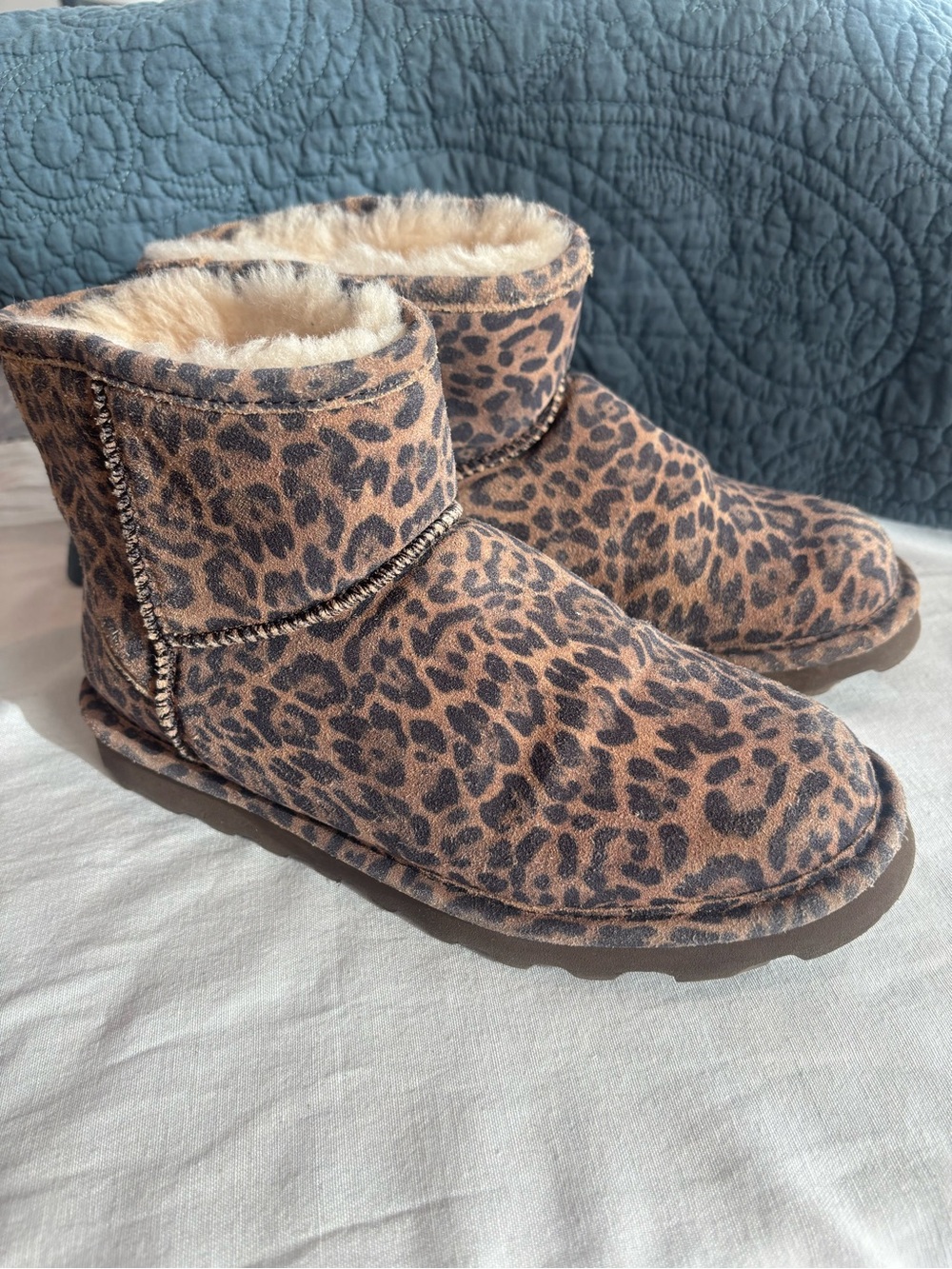 Bearpaw Leopard Print Mini Boots Faux Fur Lined Brown Women’s Size 9